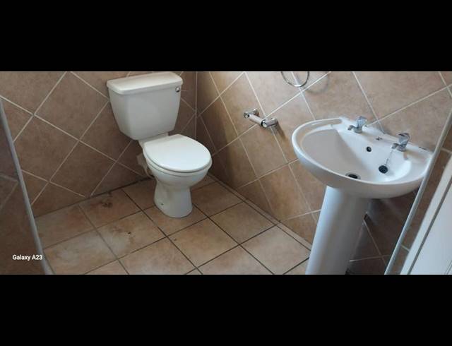 2 BEDROOM TOWNHOUSE FOR SALE IN VANDERBIJLPARK CE 2..